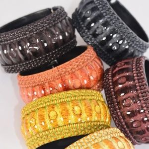 26401 ❤️  12 Pack Acrylic Hinge Brush Stroke Wood Finish Bangle Bracelets Lot